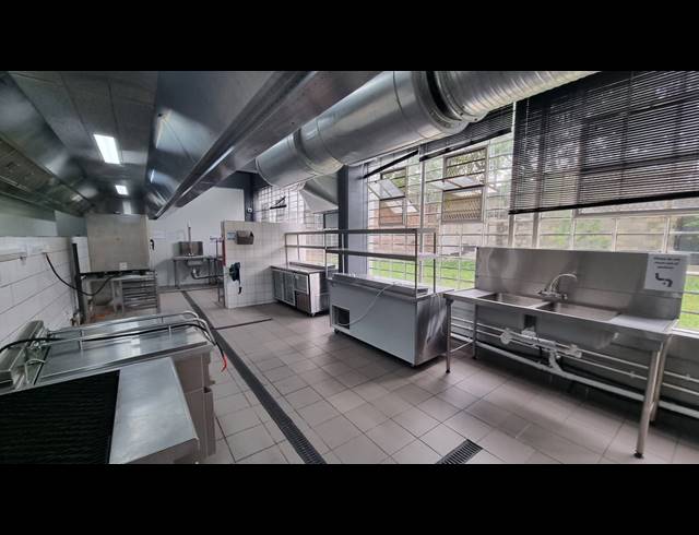 225M² FACTORY TO LET IN SALT RIVER